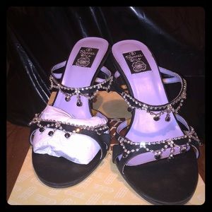 5/$20 🎉Black shoes with jewelry accents